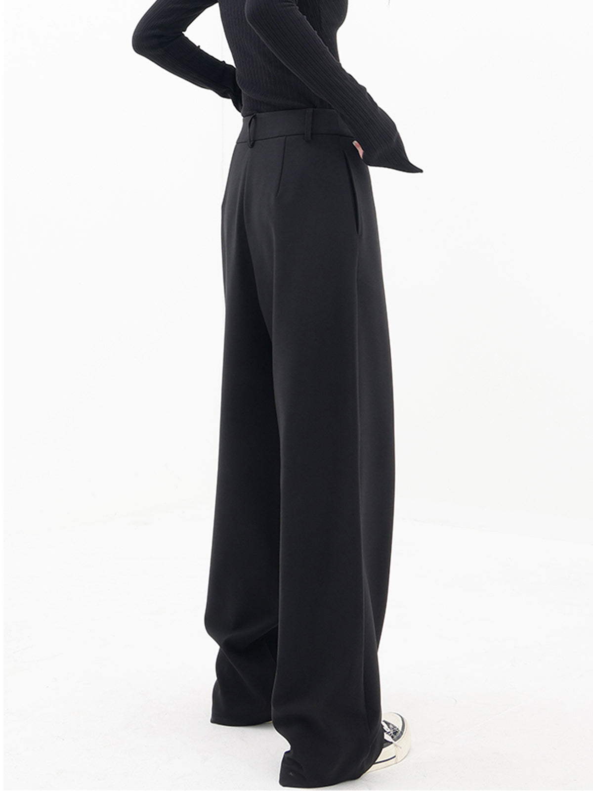 Pauline™ - Broek met wijde pijpen en asymmetrische en overlappende knopen