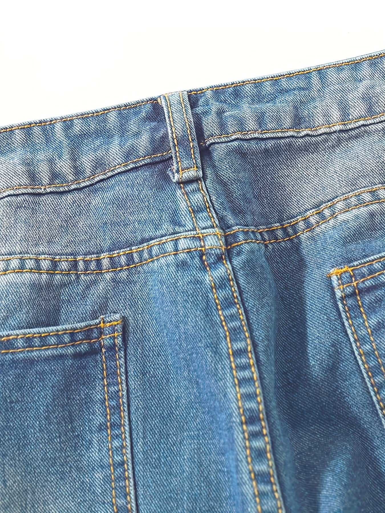 Quinn™ - Losvallende Rechte Jeans met Knoop