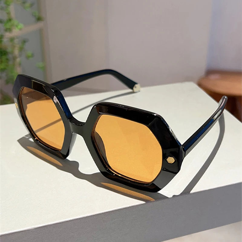Regina™ - Oversized & Trendy