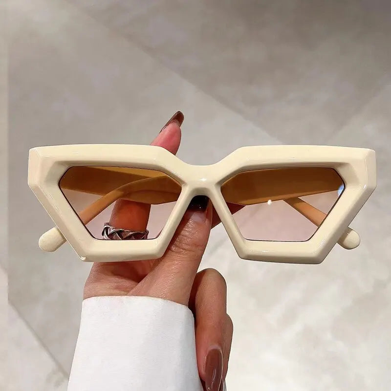 Emma™ - Retro & Modern