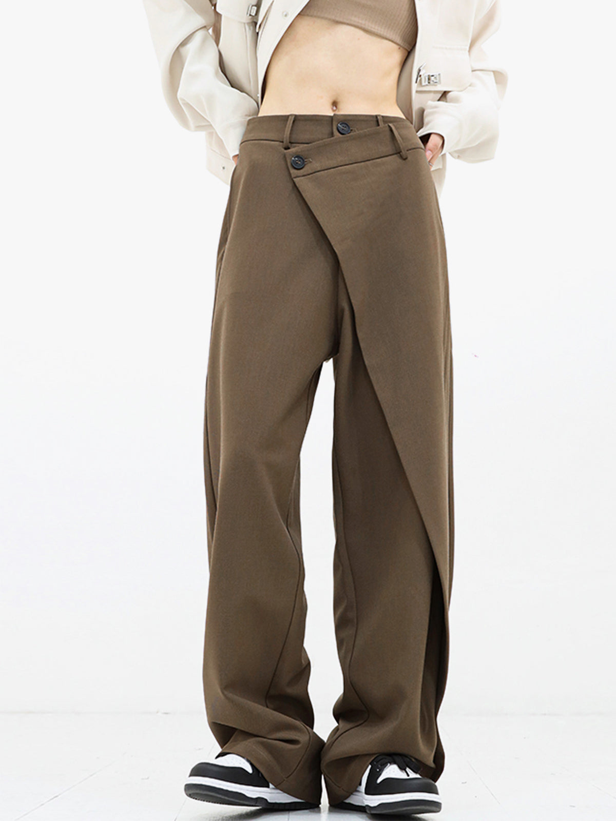 Pauline™ - Broek met wijde pijpen en asymmetrische en overlappende knopen