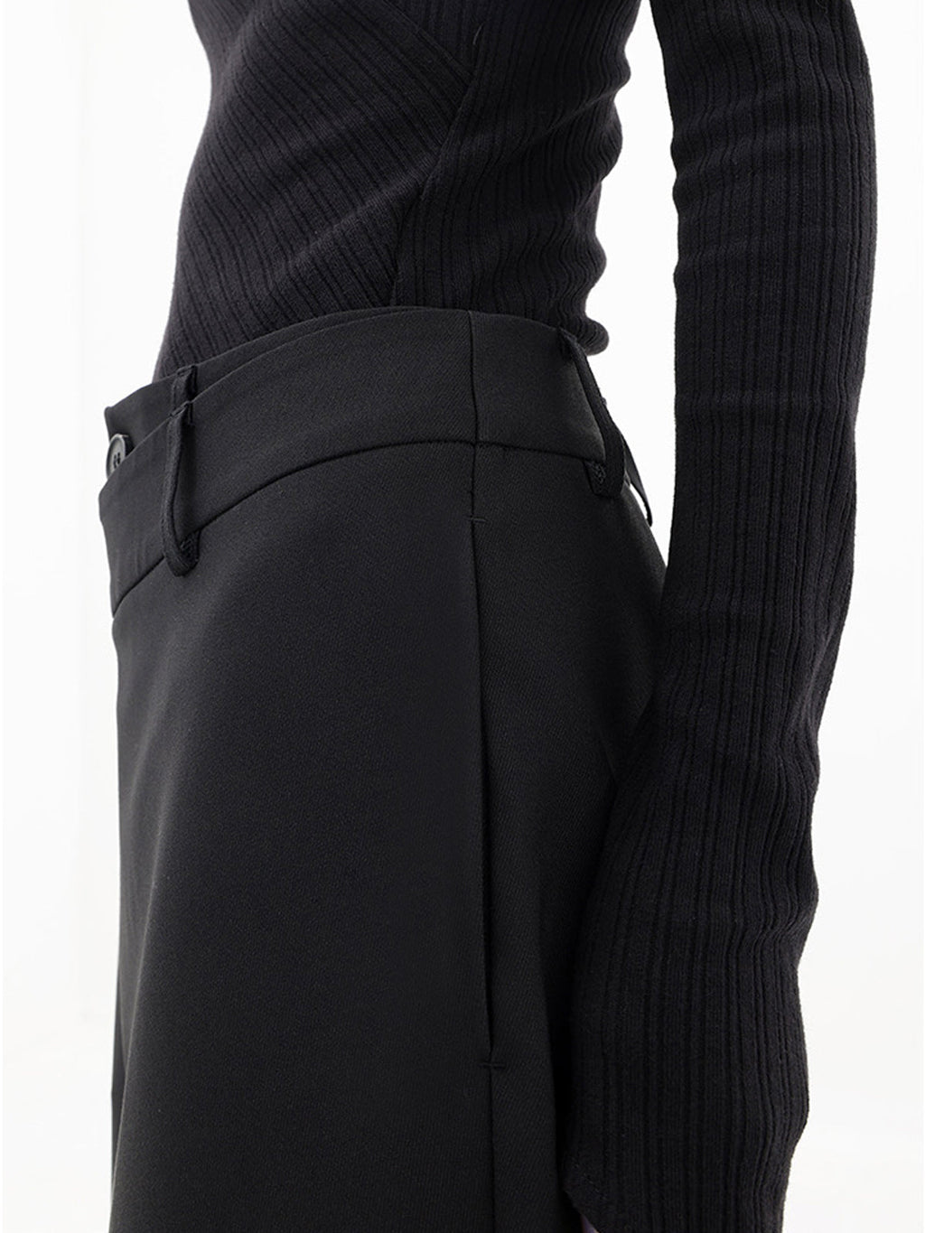 Pauline™ - Broek met wijde pijpen en asymmetrische en overlappende knopen