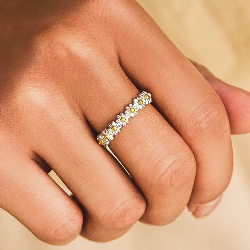Juliette™ - Elegante Ring met Filigraan Madeliefje