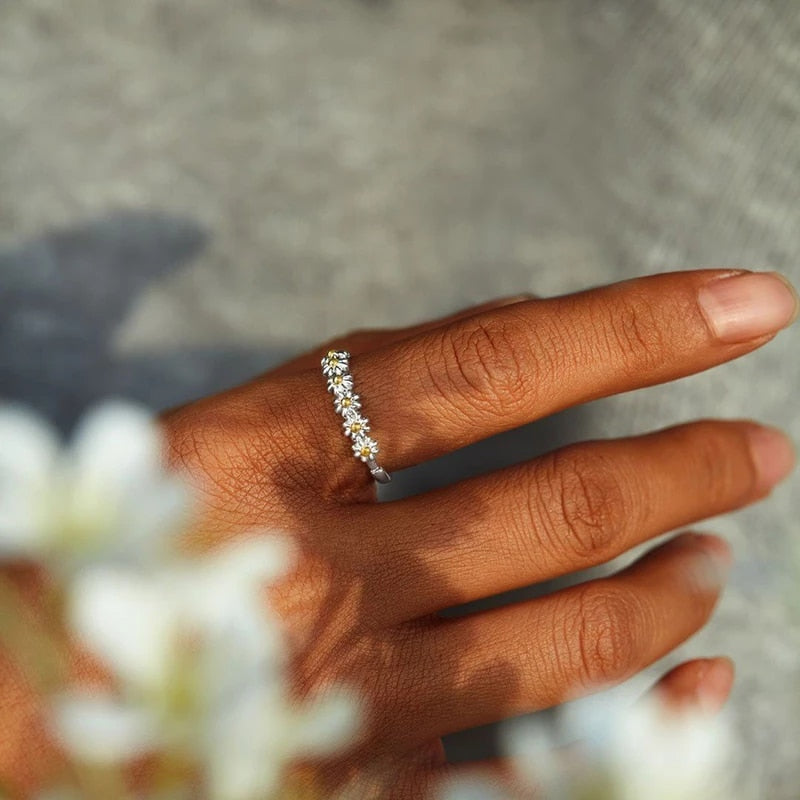 Juliette™ - Elegante Ring met Filigraan Madeliefje