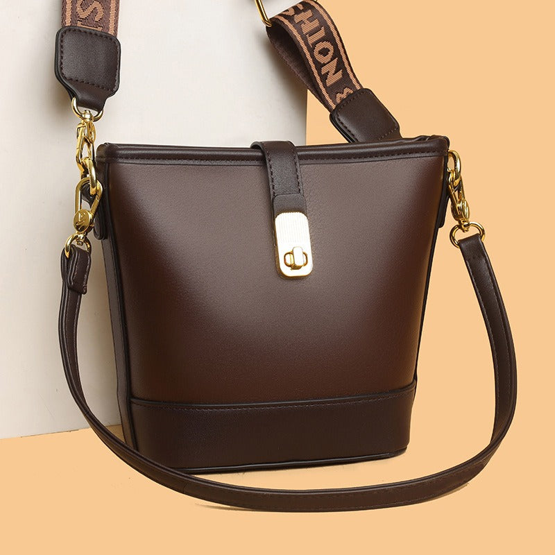 Lisa™ - Schoudertas met leren effect en gestructureerd emmervormig ontwerp