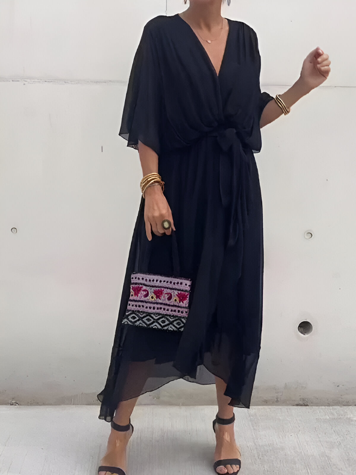 Monique™ - Chiffon jurk met V-hals