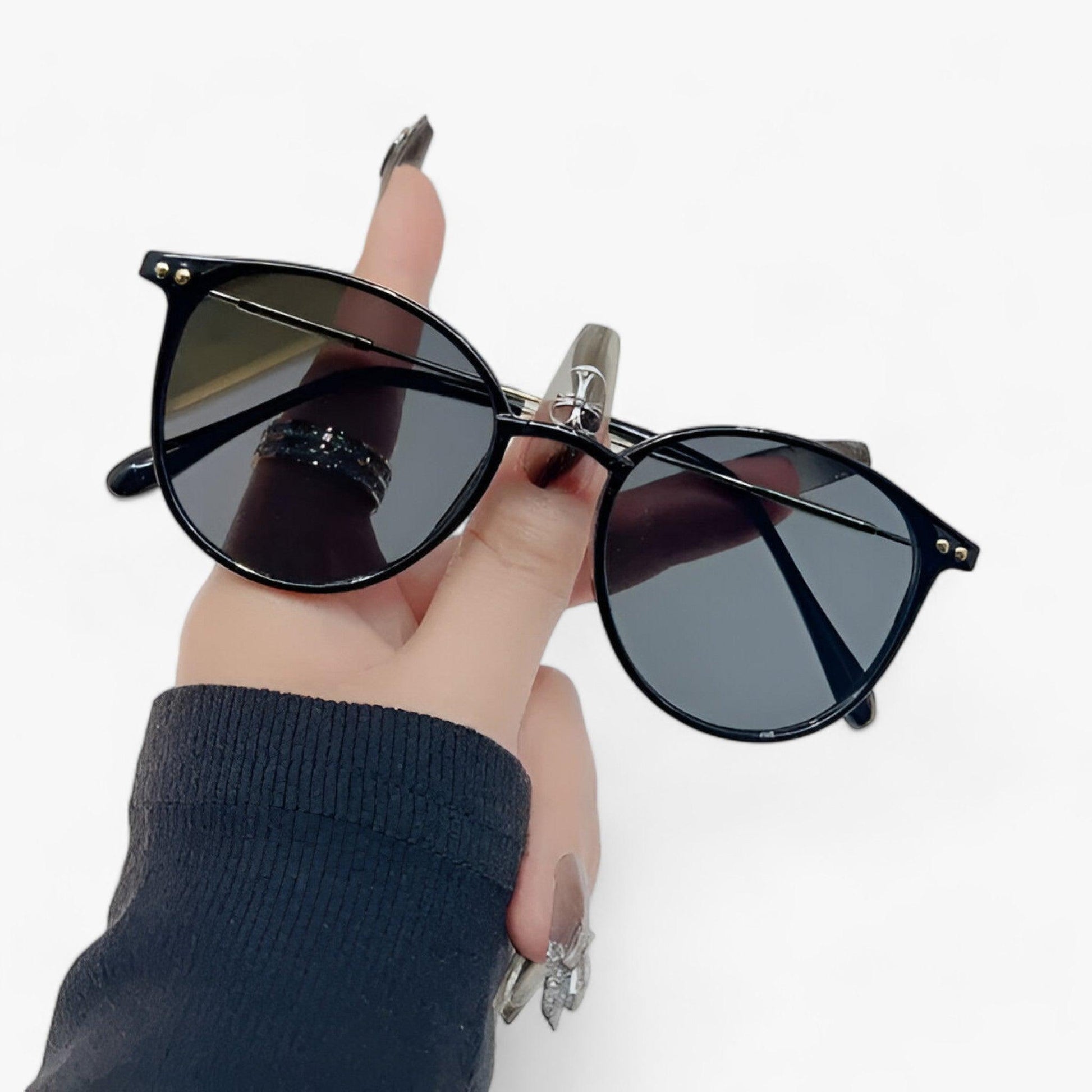 Liora™ - Luxe Dames Zonnebril met Rond Frame