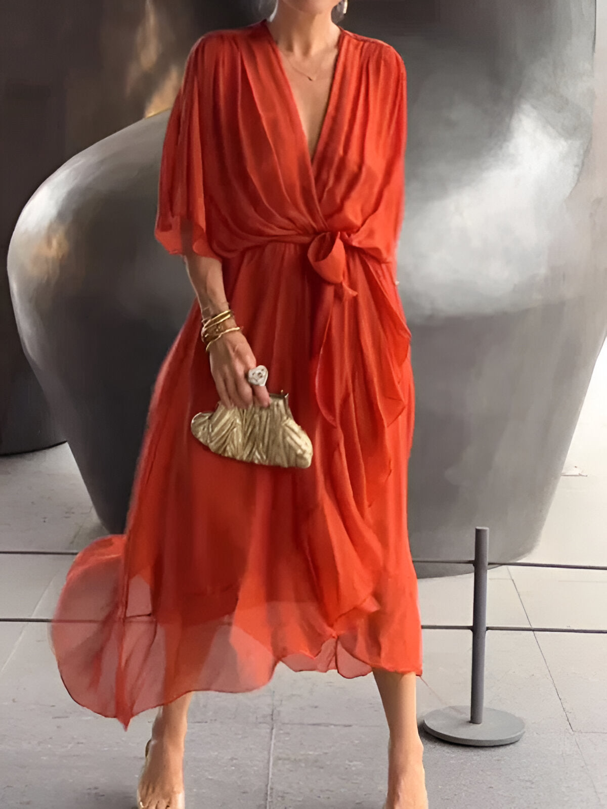 Monique™ - Chiffon jurk met V-hals