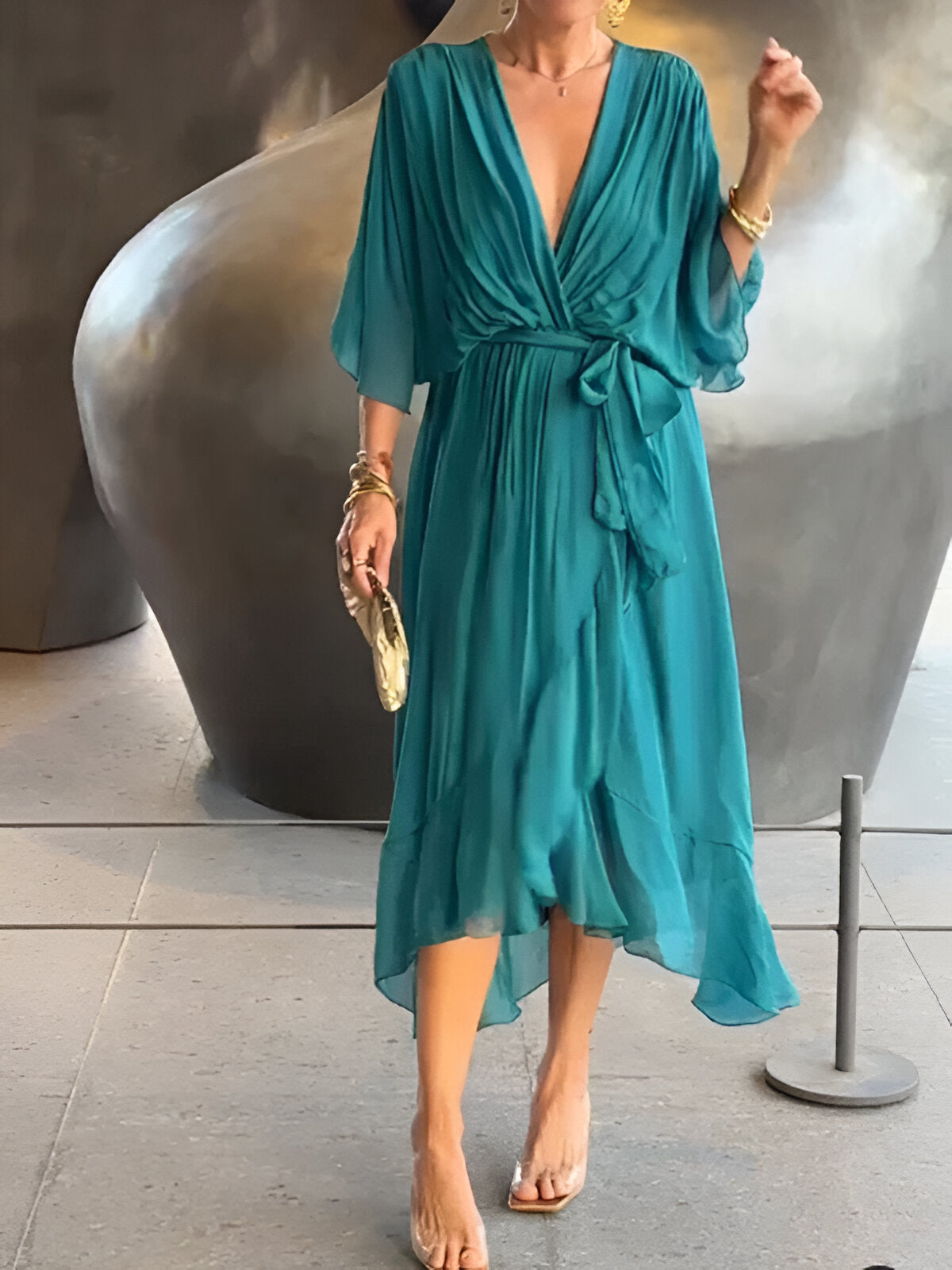 Monique™ - Chiffon jurk met V-hals