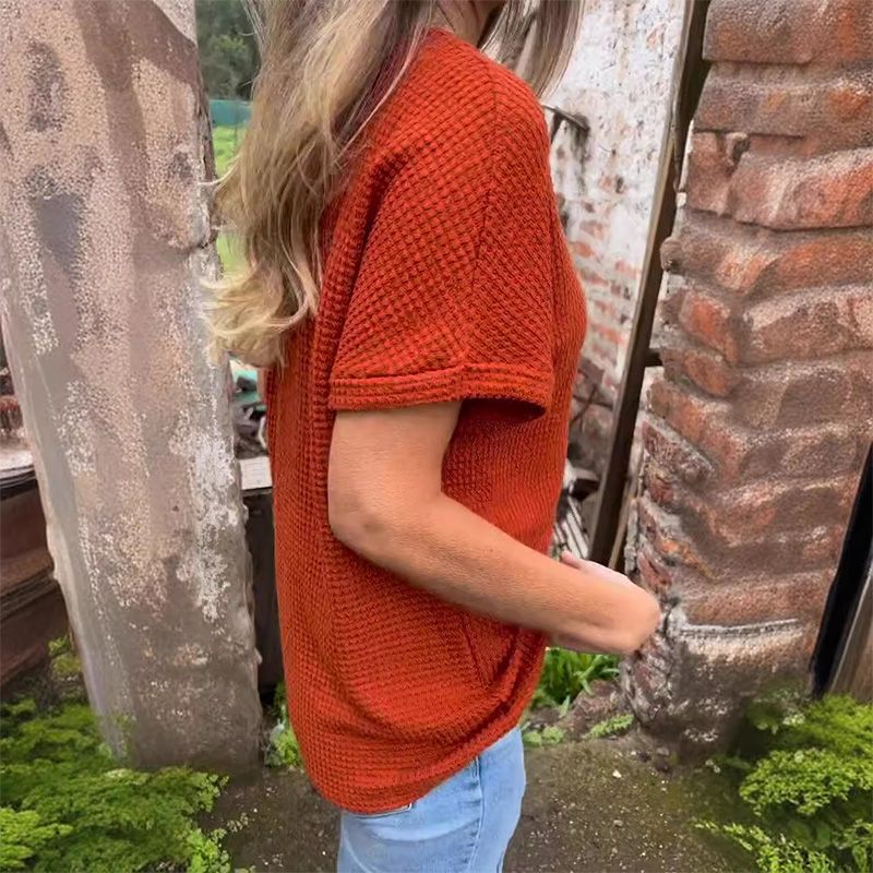 Adina™ – Stylowy top z dekoltem w serek, krótkimi rękawami i guzikami